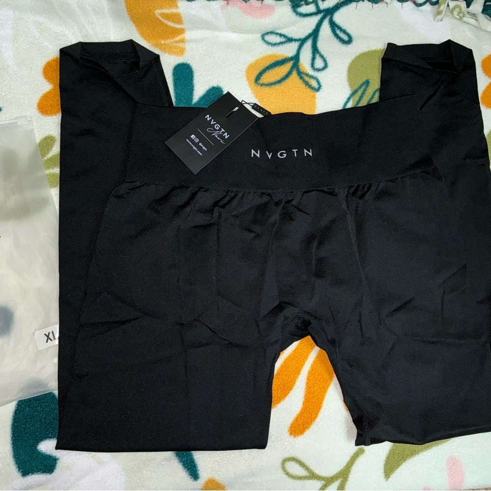 NWT NVGTN Black Solid Seamless Leggings
